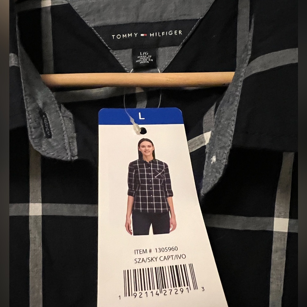 Tommy Hilfiger Button Down Shirt - Picture 2 of 4